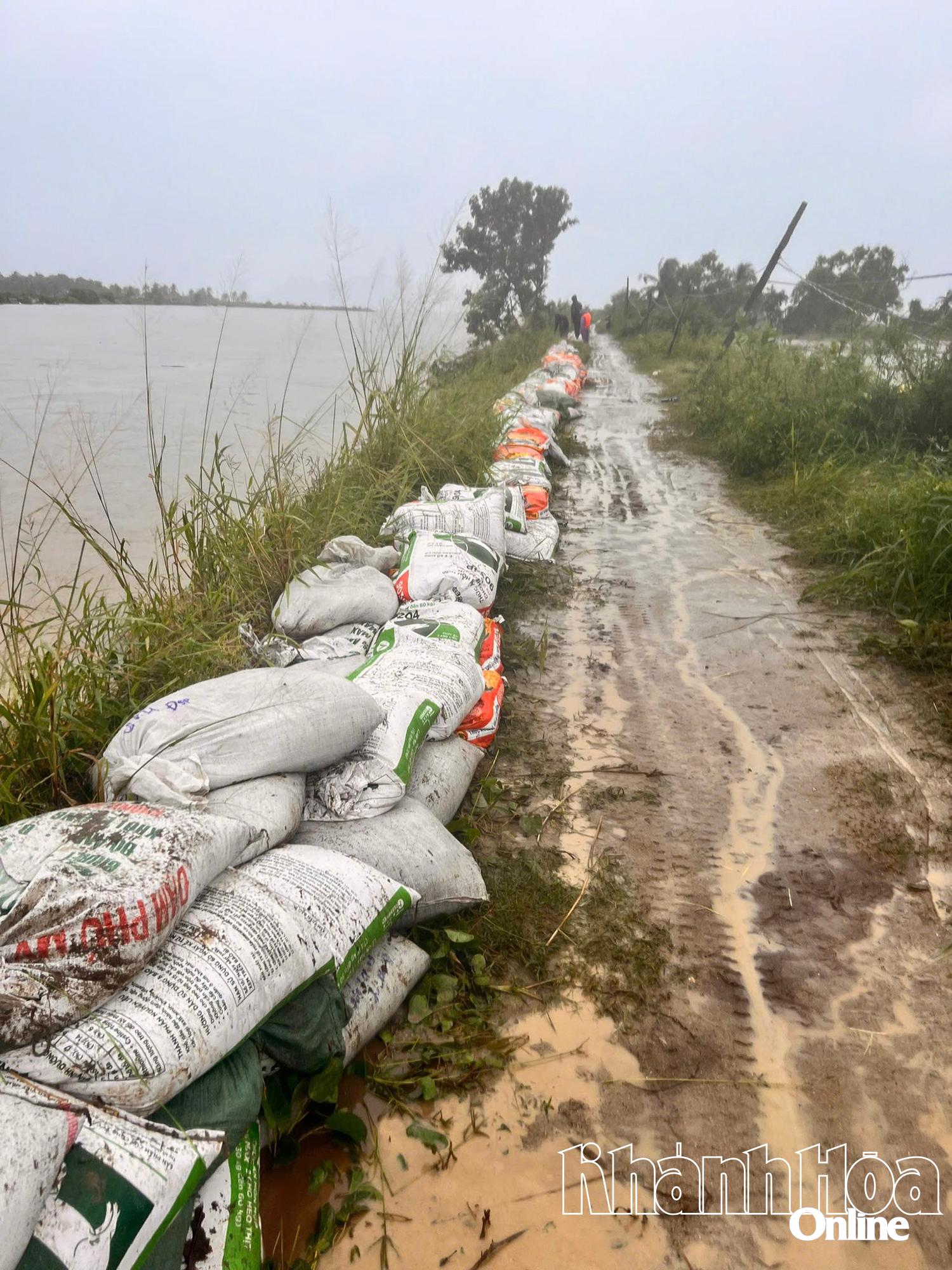 Diken etter å ha blitt forsterket.