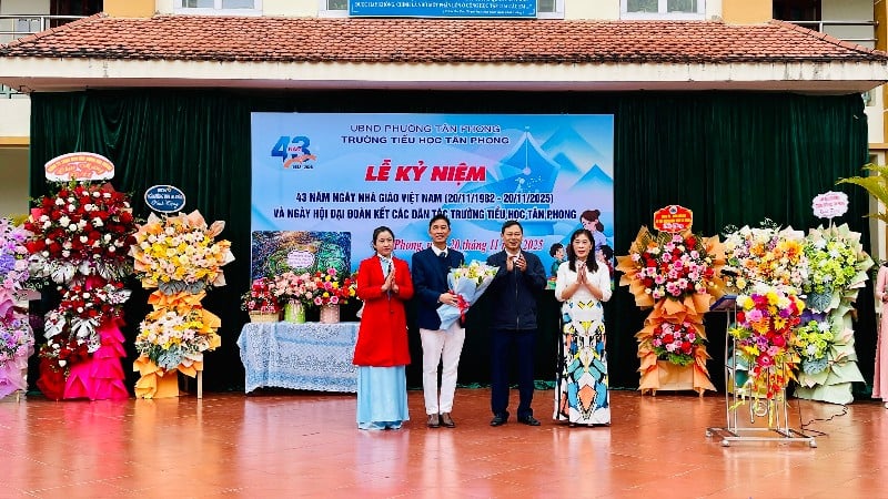 Kỷ niệm 43 năm Ngày Nhà giáo Việt Nam và Ngày hội Đại đoàn kết các dân tộc