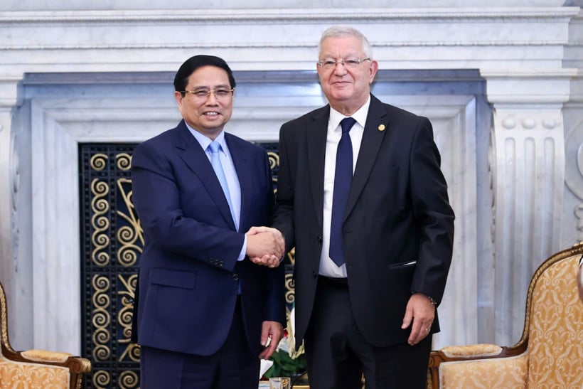 Premiärminister Pham Minh Chinh och ordföranden för Algeriets nationella råd (senat), Azzouz Nasri. (Foto: VGP/Nhat Bac)