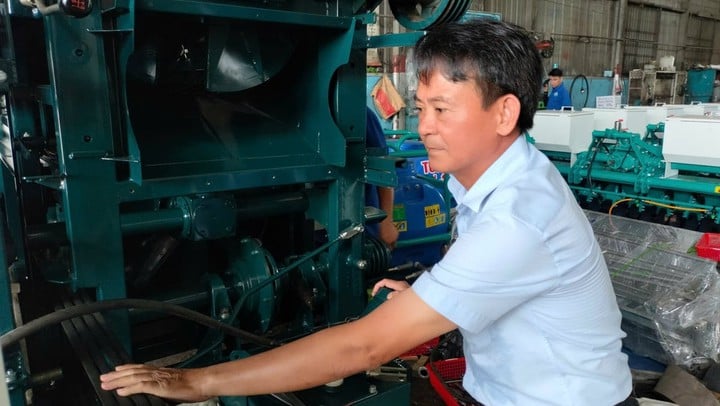 Người chế tạo hơn 50.000 thiết bị cơ giới sản xuất lúa- Ảnh 2.