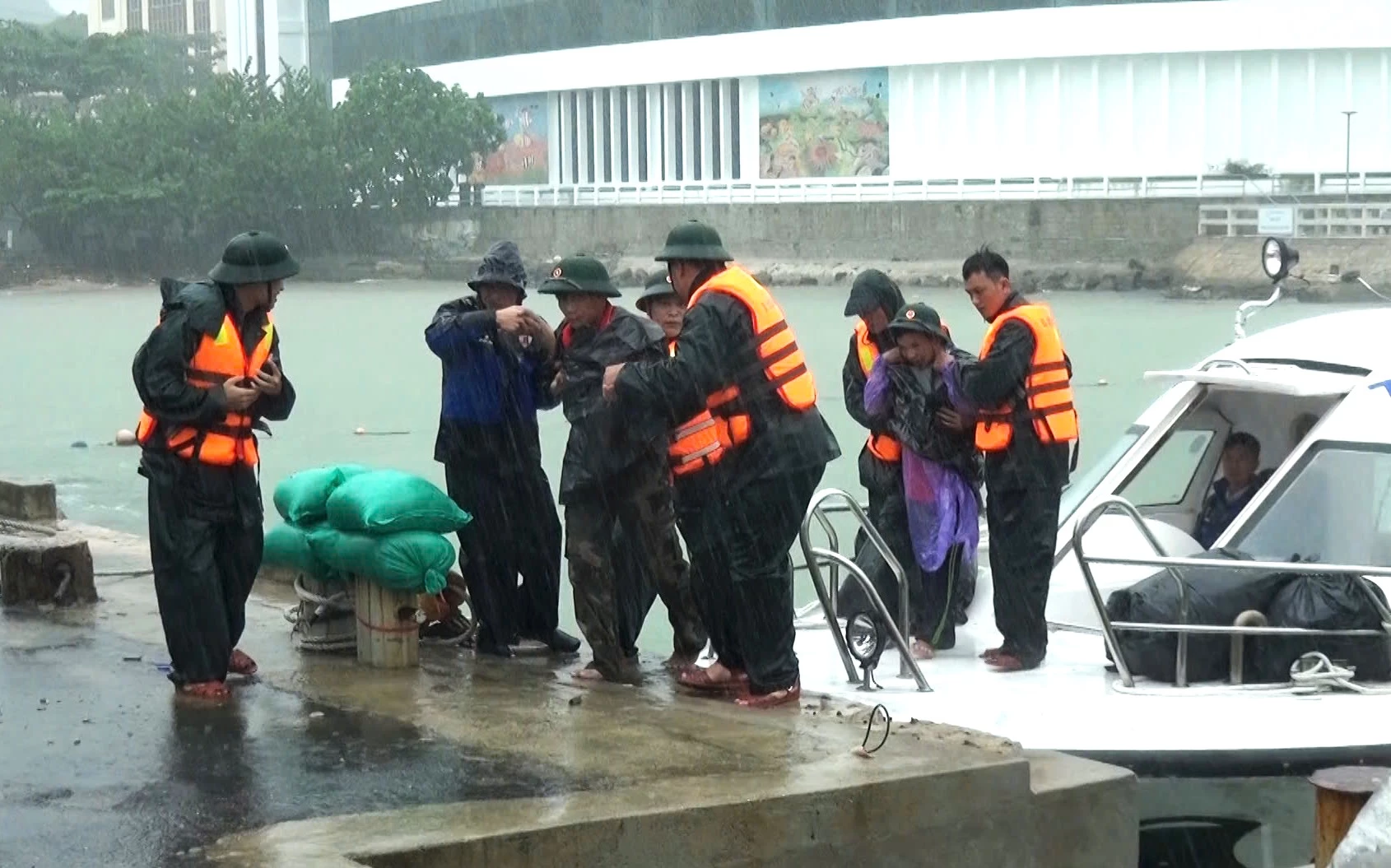 The Provincial Border Guard coordinated to bring the victim safely ashore.