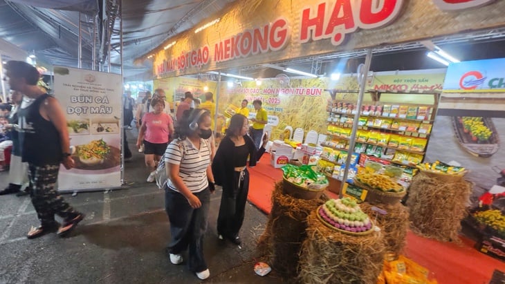 Độc lạ với kỷ lục 100 món ngon 3 miền được làm từ gạo và bún - Ảnh 9.