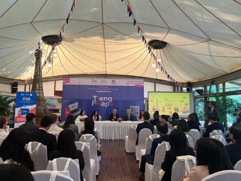 ពិធីសម្ពោធជាផ្លូវការនៃគេហទំព័រ TiengPhapPlus.vn (ត្រូវបានគេស្គាល់ថា TiengPhap Plus)។