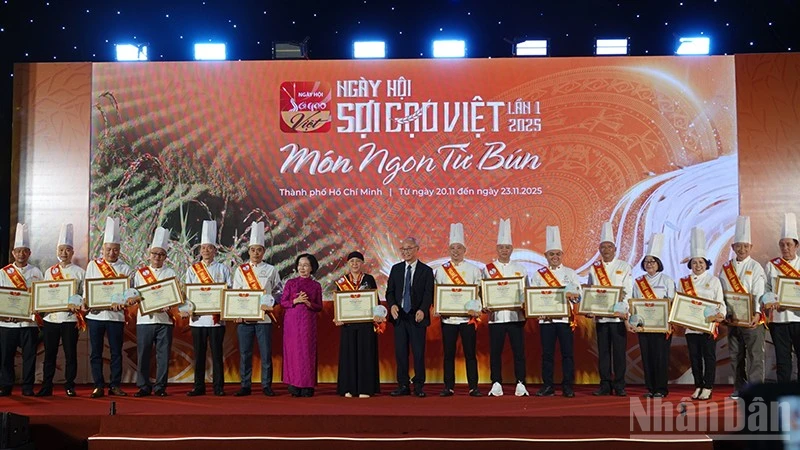 Khai mạc Ngày hội Sợi gạo Việt lần thứ 1-Món ngon từ bún