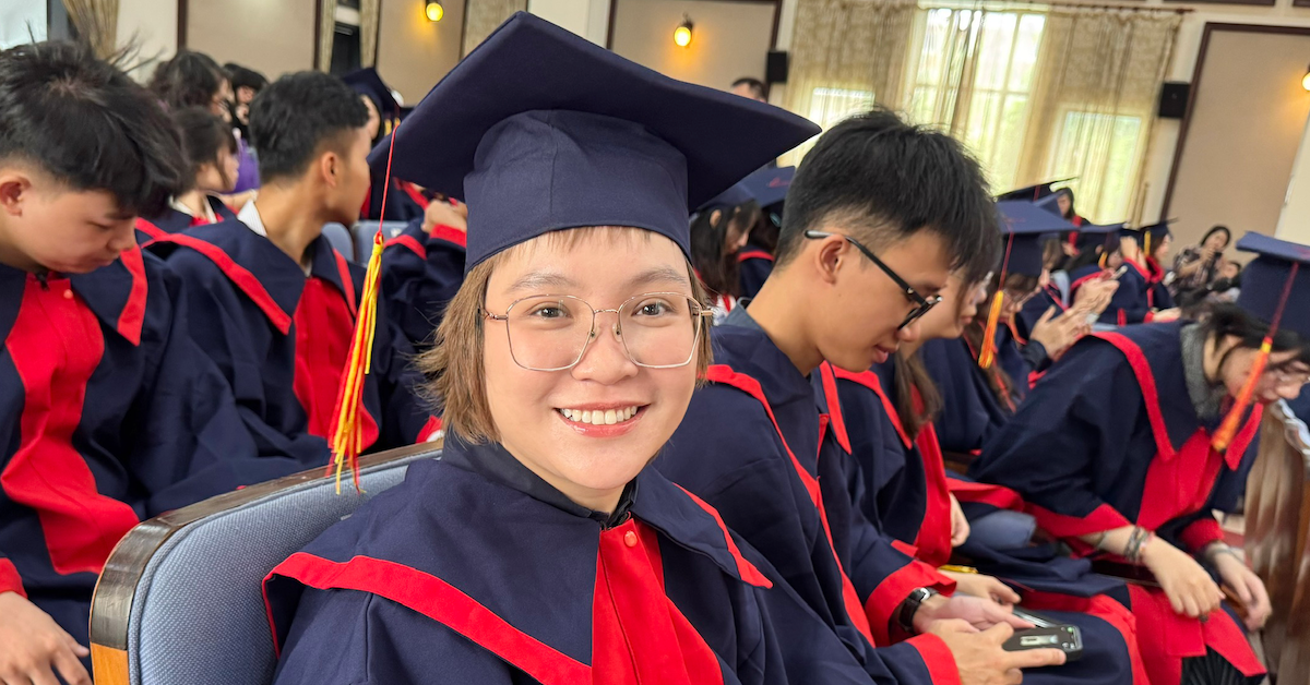 Người phụ nữ Hà Nội tốt nghiệp thủ khoa đại học ở tuổi gần 40