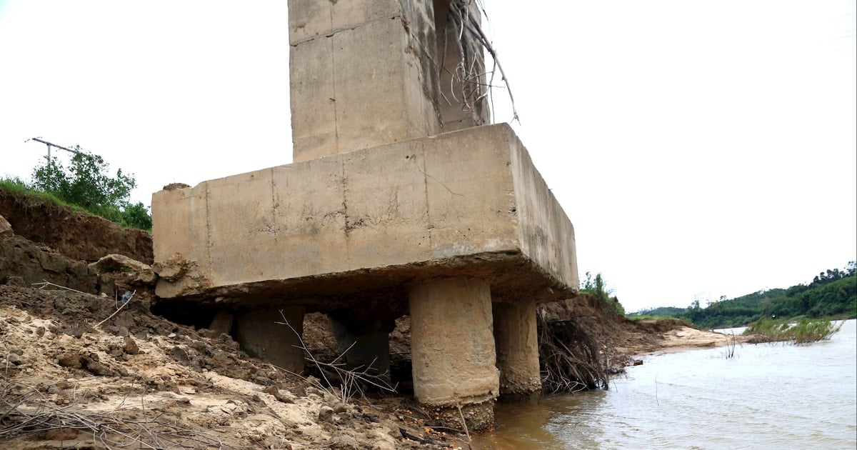 Nhiều cầu treo ở Nghệ An lộ mố trụ sau mưa lũ
