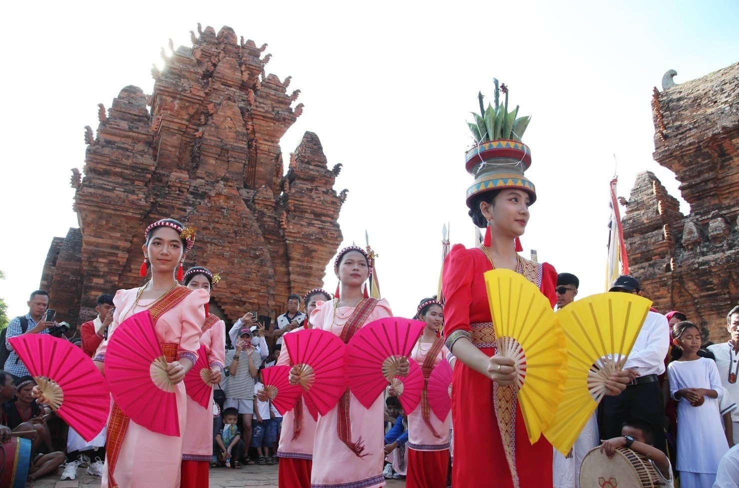 Múa truyền thống lễ hội Katê Ninh Thuận