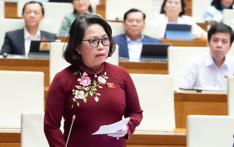 Đề nghị tạm hoãn các dự án chưa cấp bách, dồn lực miễn phí SGK ngay từ năm 2026