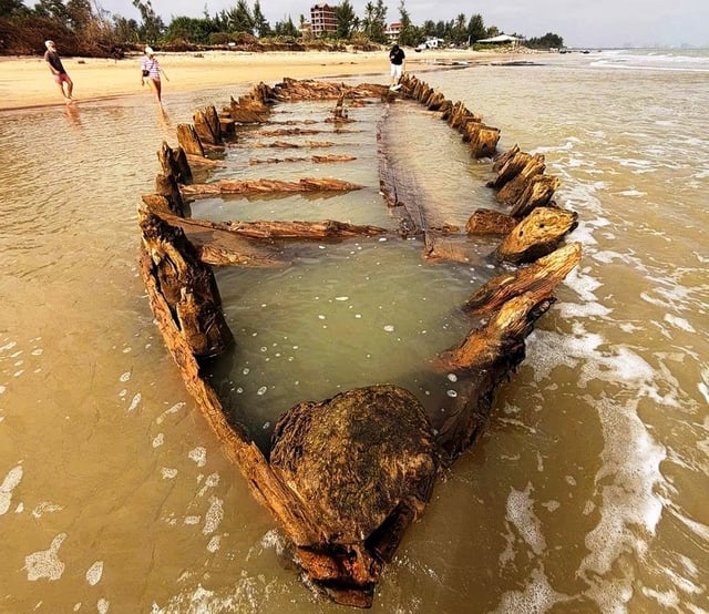 Navio antigo descoberto na costa de Hoi An: Oportunidade de ouro para decifrar a história do comércio - Foto 1.