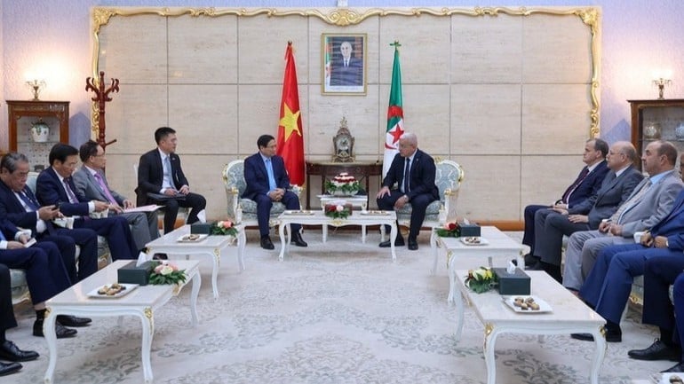 ក្នុងដំណើរបំពេញទស្សនកិច្ចផ្លូវការនៅអាល់ហ្សេរី នាយករដ្ឋមន្ត្រី Pham Minh Chinh បានជួបពិភាក្សាការងារជាមួយប្រធានសភាជាតិអាល់ហ្សេរី (សភាជាន់ទាប) Ibrahim Boughali។ (រូបថត៖ Nhat Bac/VGP)