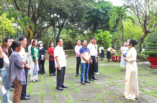 Liên kết hợp tác du lịch giúp tạo ra môi trường du lịch có sức hút lớn đối với du khách ở trong và ngoài tỉnh.