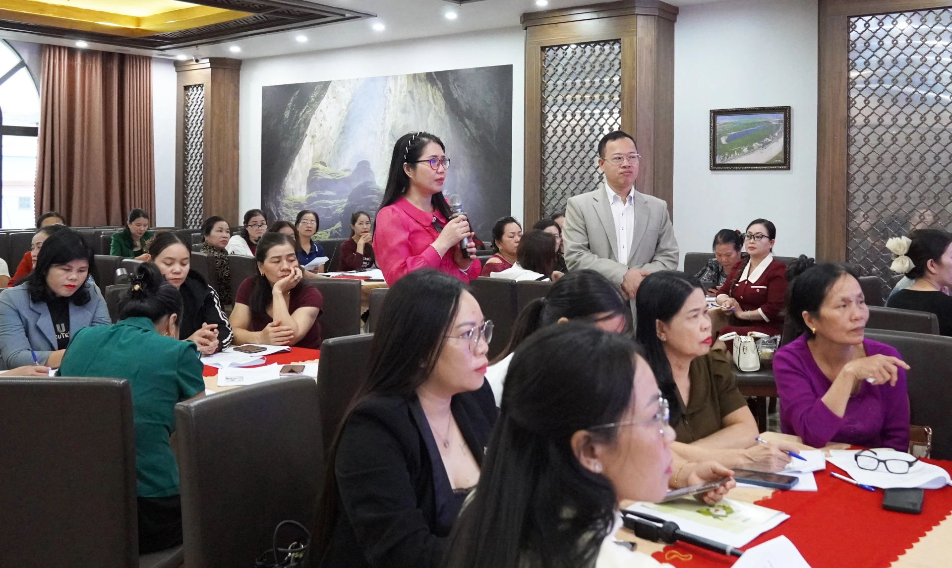 Peserta pelatihan aktif mengikuti pelatihan tentang dukungan bagi perempuan untuk memulai usaha di ekonomi digital - Foto: M.N.