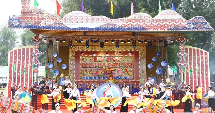 Khơi dậy niềm tự hào, phát huy giá trị Di sản văn hóa Đất Tổ