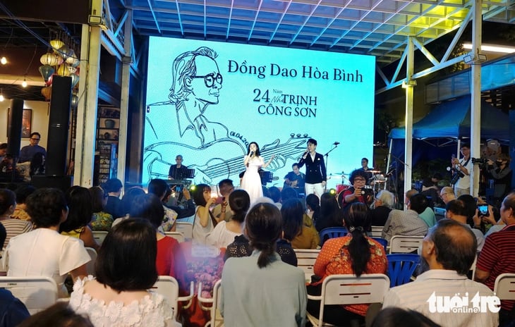 ホーチミン市ブックストリートのナイトカルチャーの拡大 - 写真2。 Thí điểm Ngày hội sách và văn hóa đêm ở Đường sách TP.HCM - Ảnh 2.