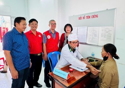 'Cầu nối' trong hoạt động nhân đạo, từ thiện