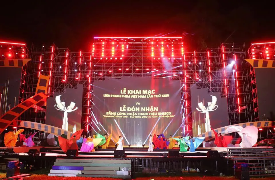 Nhật ký Liên hoan phim Việt Nam 2025 - Ngày khai mạc 21-11: Mở màn hội lớn