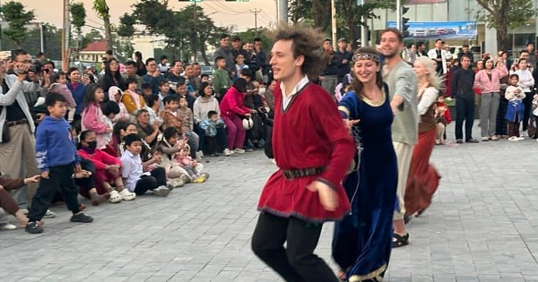 Lễ diễu hành nghệ thuật đường phố Ninh Bình - dấu ấn đẹp tại Festival sân khấu thử nghiệm