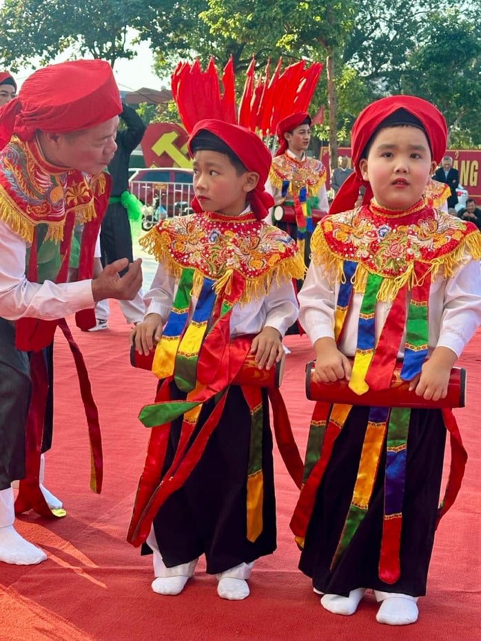 Lễ diễu hành nghệ thuật đường phố Ninh Bình - dấu ấn đẹp tại Festival sân khấu thử nghiệm - Ảnh 4.