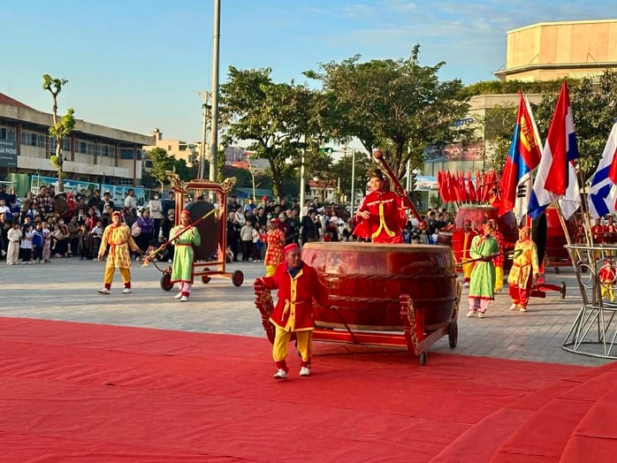 Lễ diễu hành nghệ thuật đường phố Ninh Bình - dấu ấn đẹp tại Festival sân khấu thử nghiệm - Ảnh 9.