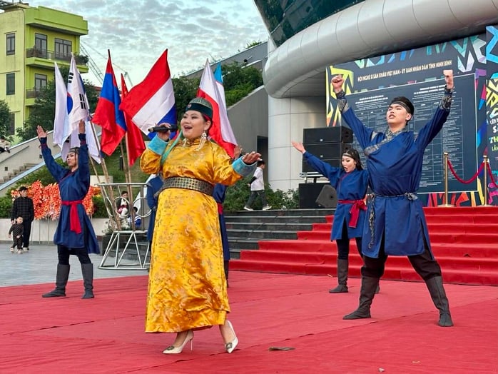 Lễ diễu hành nghệ thuật đường phố Ninh Bình - dấu ấn đẹp tại Festival sân khấu thử nghiệm - Ảnh 10.