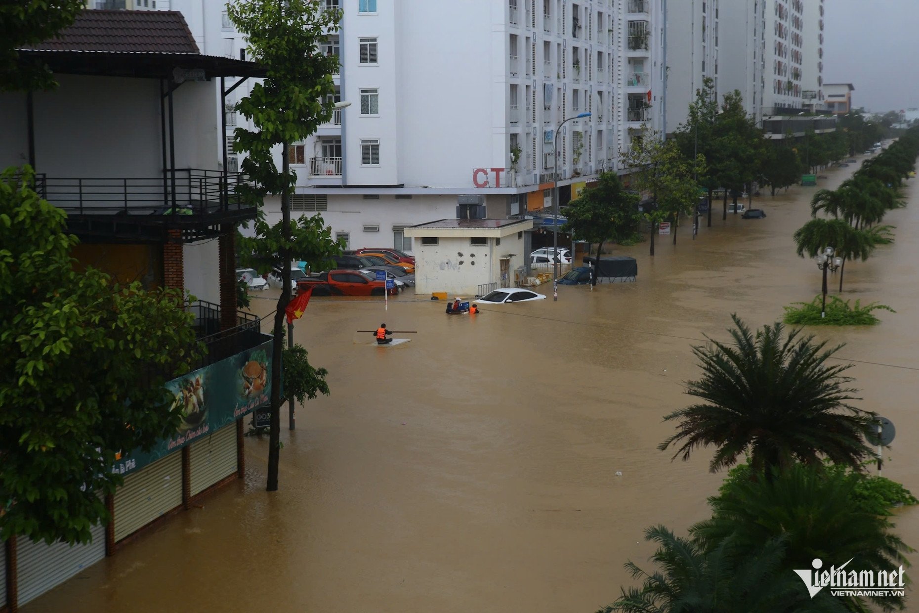 Hàng loạt ngân hàng đóng cửa chi nhánh, dừng hoạt động ATM vì ngập lụt