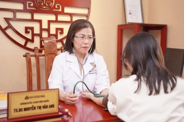 Chân dung nữ bác sĩ Đỗ Minh Đường hơn 40 năm chuyên tâm chữa bệnh bằng YHCT- Ảnh 1.