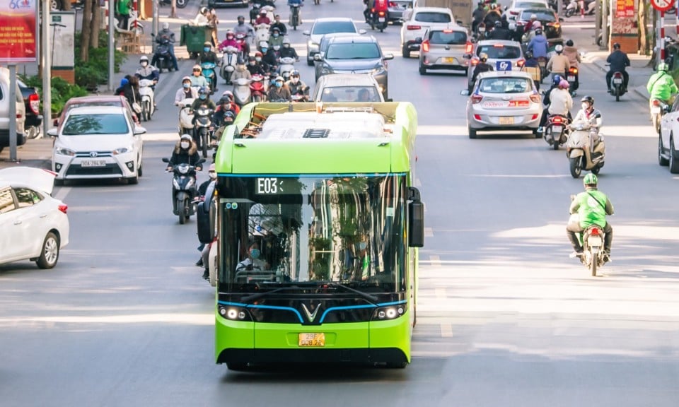 Đến năm 2030, 100% phương tiện giao thông công cộng tại Hà Nội, TP.HCM dùng năng lượng sạch
