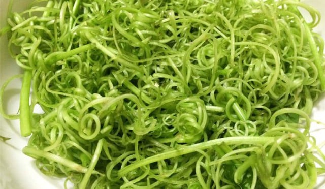 Để có một nồi lẩu gà lá giang tròn vị và giàu giá trị dinh dưỡng, hãy ăn cùng loại rau sau - Ảnh 1.