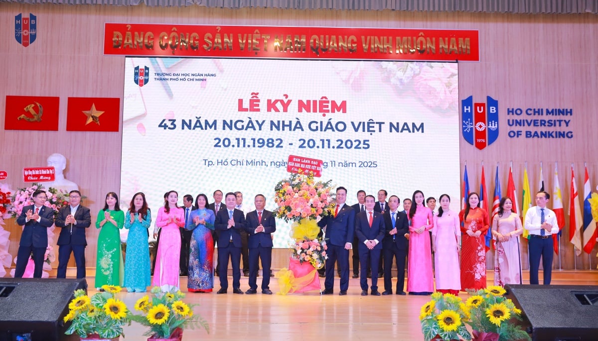 Trường Đại học Ngân hàng TP. Hồ Chí Minh kỷ niệm 43 năm ngày Nhà giáo Việt Nam