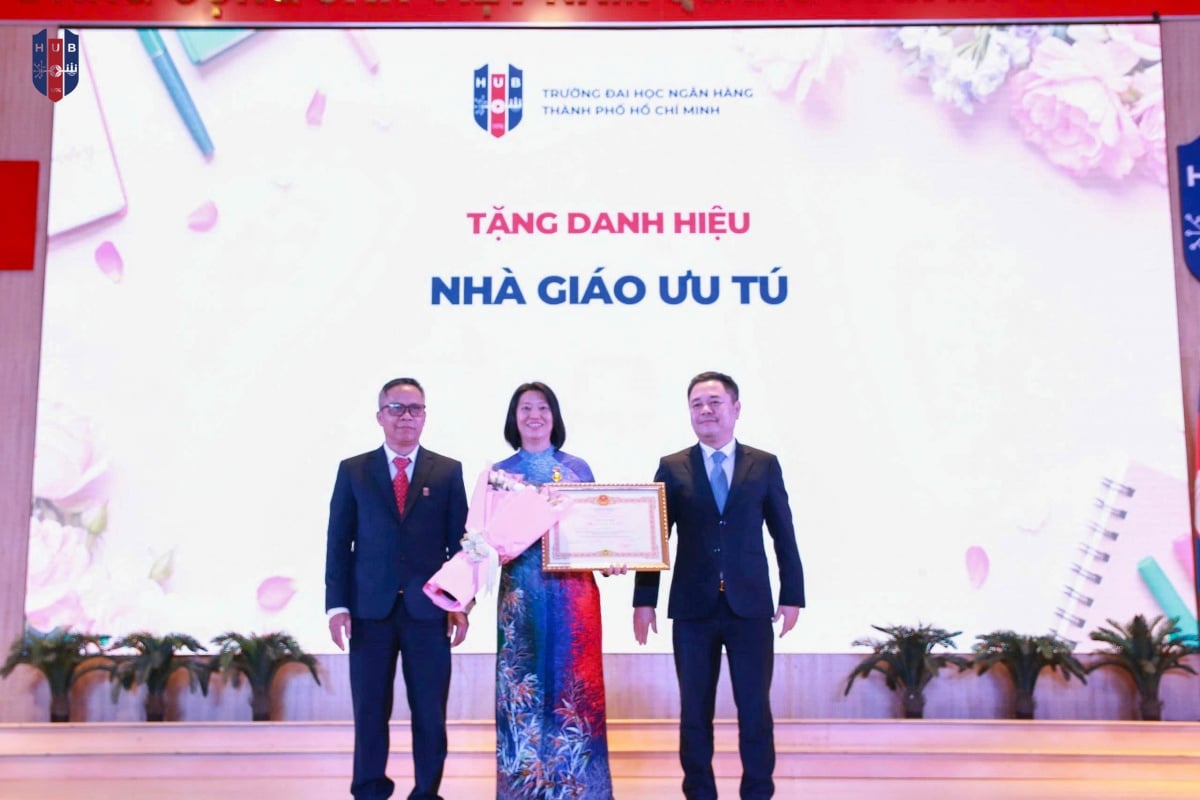 Trường Đại học Ngân hàng TP. Hồ Chí Minh kỷ niệm 43 năm ngày Nhà giáo Việt Nam