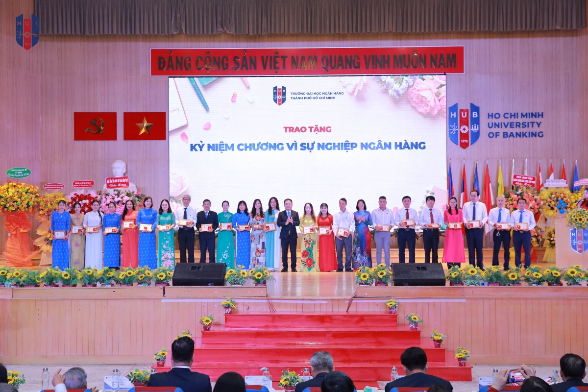 Trường Đại học Ngân hàng TP. Hồ Chí Minh kỷ niệm 43 năm ngày Nhà giáo Việt Nam