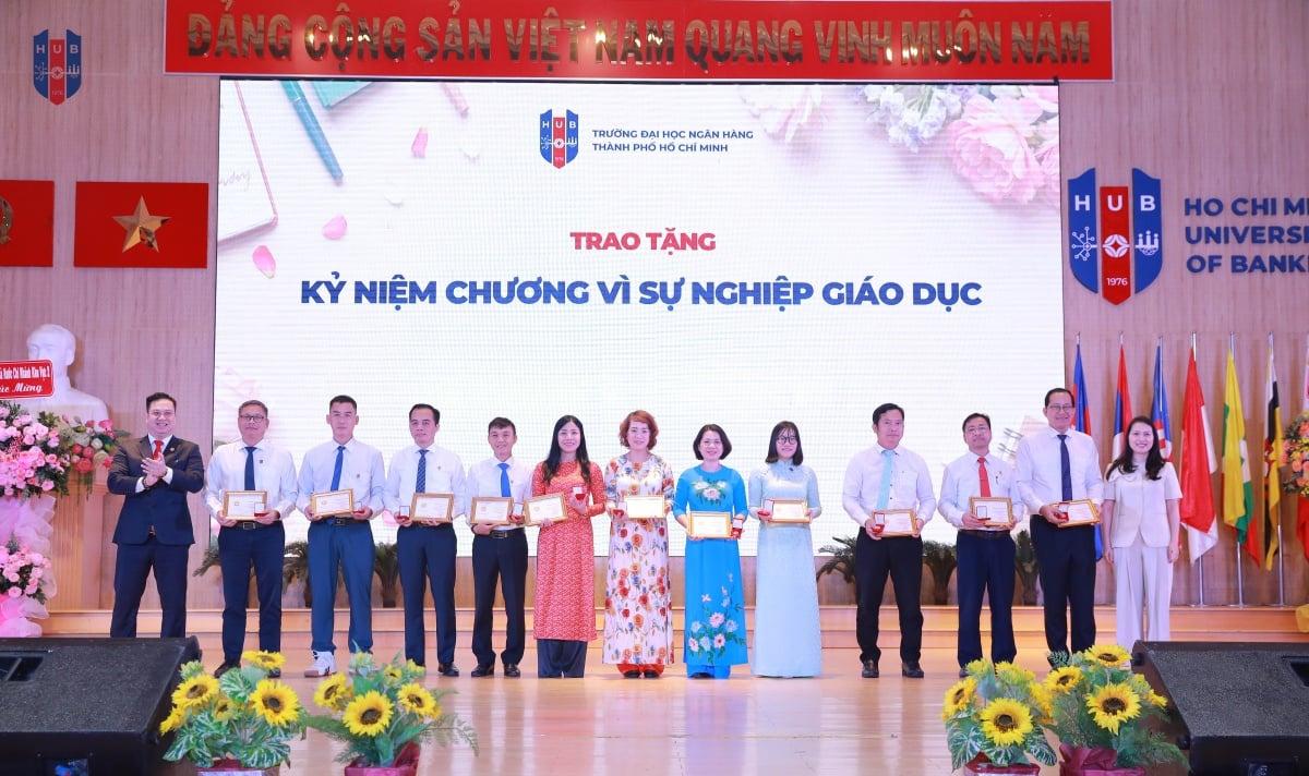 Trường Đại học Ngân hàng TP. Hồ Chí Minh kỷ niệm 43 năm ngày Nhà giáo Việt Nam