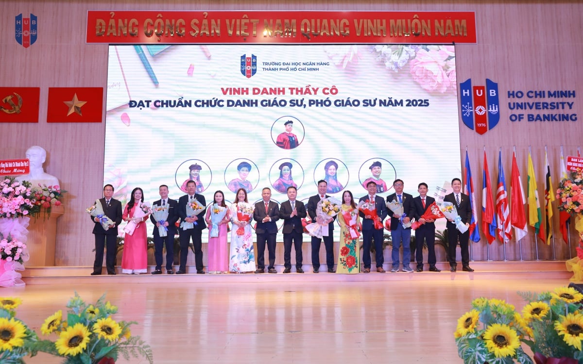 Trường Đại học Ngân hàng TP. Hồ Chí Minh kỷ niệm 43 năm ngày Nhà giáo Việt Nam