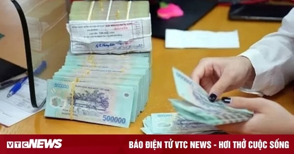 Hàng loạt chi nhánh ngân hàng, ATM tạm ngừng hoạt động vì ngập lụt