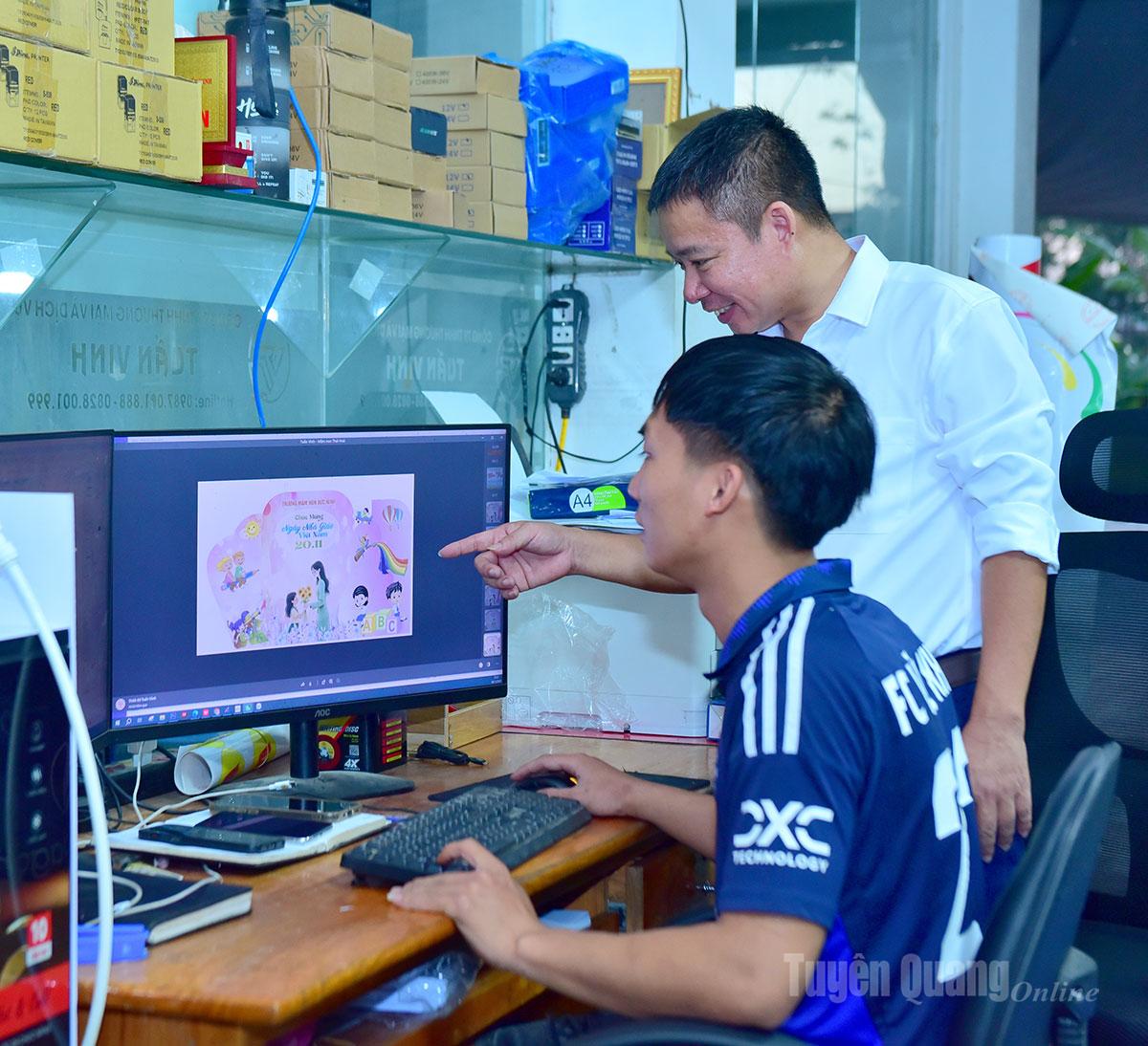 ທ່ານ ຫງວຽນ​ວັນ​ຕວນ ຍາມ​ໃດ​ກໍ່​ກະ​ຕື​ລື​ລົ້ນ​ຊີ້​ນຳ, ຝຶກ​ອົບ​ຮົມ​ສ້າງ​ຄະ​ນະ​ພະ​ນັກ​ງານ​ວິ​ຊາ​ຊີບ.