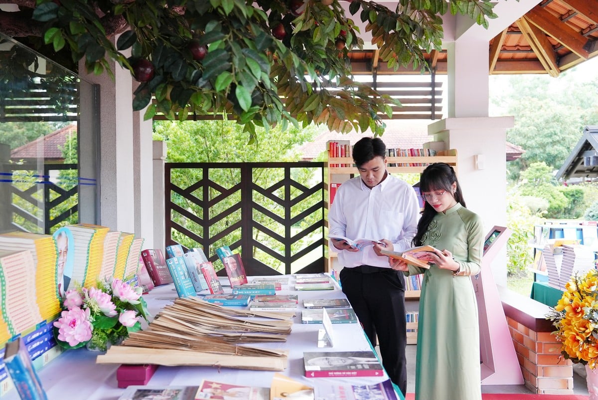 Μέσα από δημοσιεύσεις, βιβλία, εφημερίδες και εικόνες, συμβάλλουμε στη διάδοση του πνεύματος της μάθησης και στην τόνωση του πάθους για την ανάγνωση.