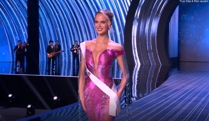 Chilenische Schönheit im Abendkleid.