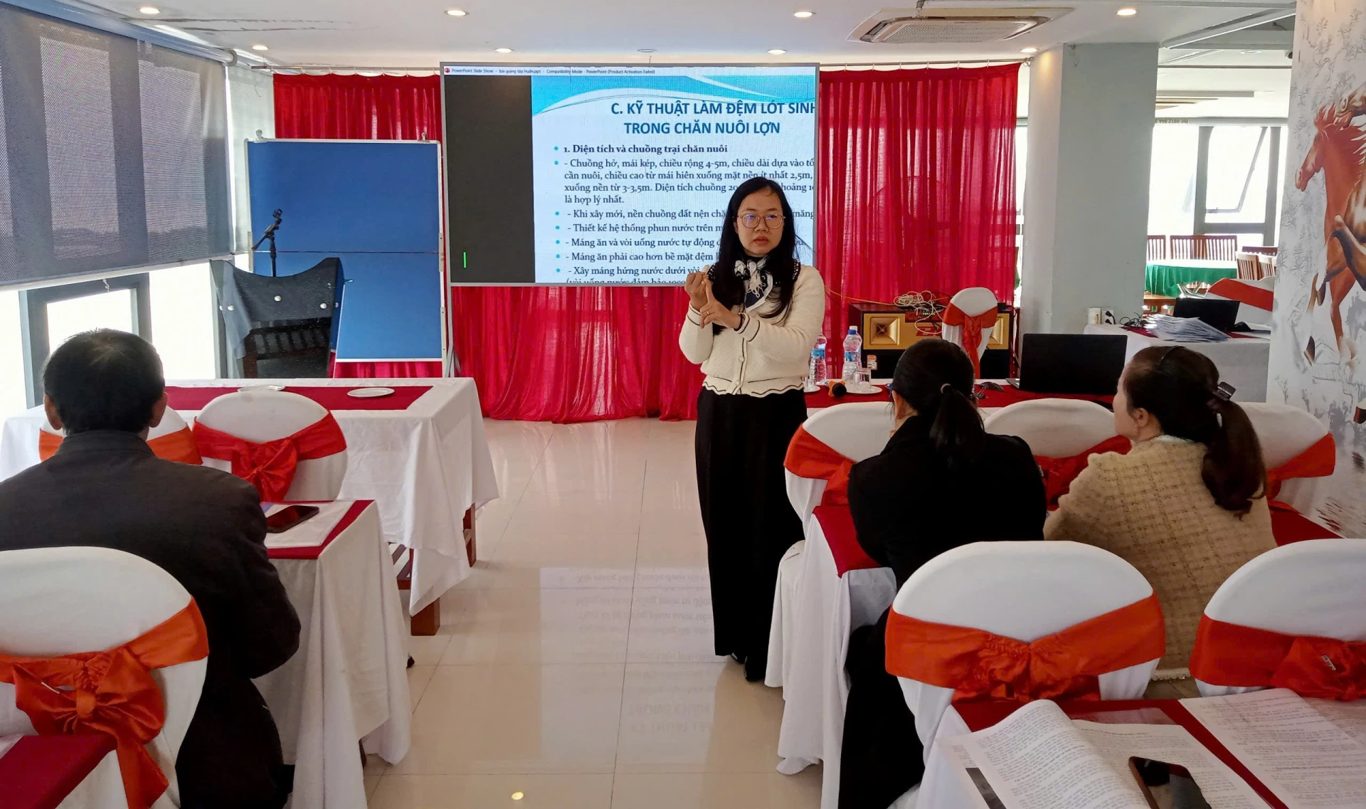 Pelajar dilengkapi dengan pengetahuan tentang penternakan babi organik untuk memastikan biokeselamatan.