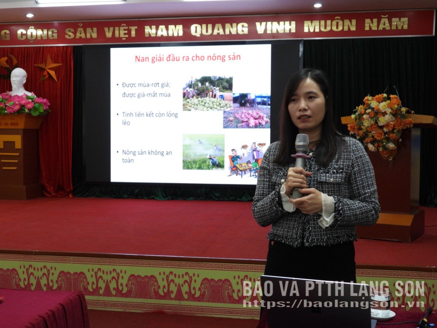 ຜູ້ຊ່ຽວຊານແນະນໍາຫົວຂໍ້ໃນກອງປະຊຸມ