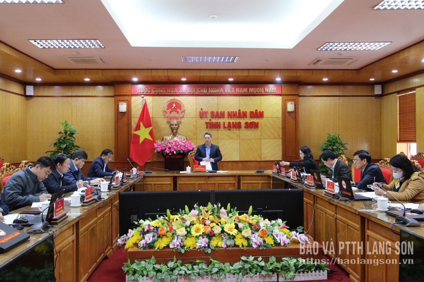 ສະຫາຍ ດວານ​ແທງ​ເຊີນ, ຮອງ​ປະທານ​ຄະນະ​ກຳມະການ​ປະຊາຊົນ​ແຂວງ​ໄດ້​ກ່າວ​ຄຳ​ປາ​ໄສ​ທີ່​ກອງ​ປະຊຸມ.