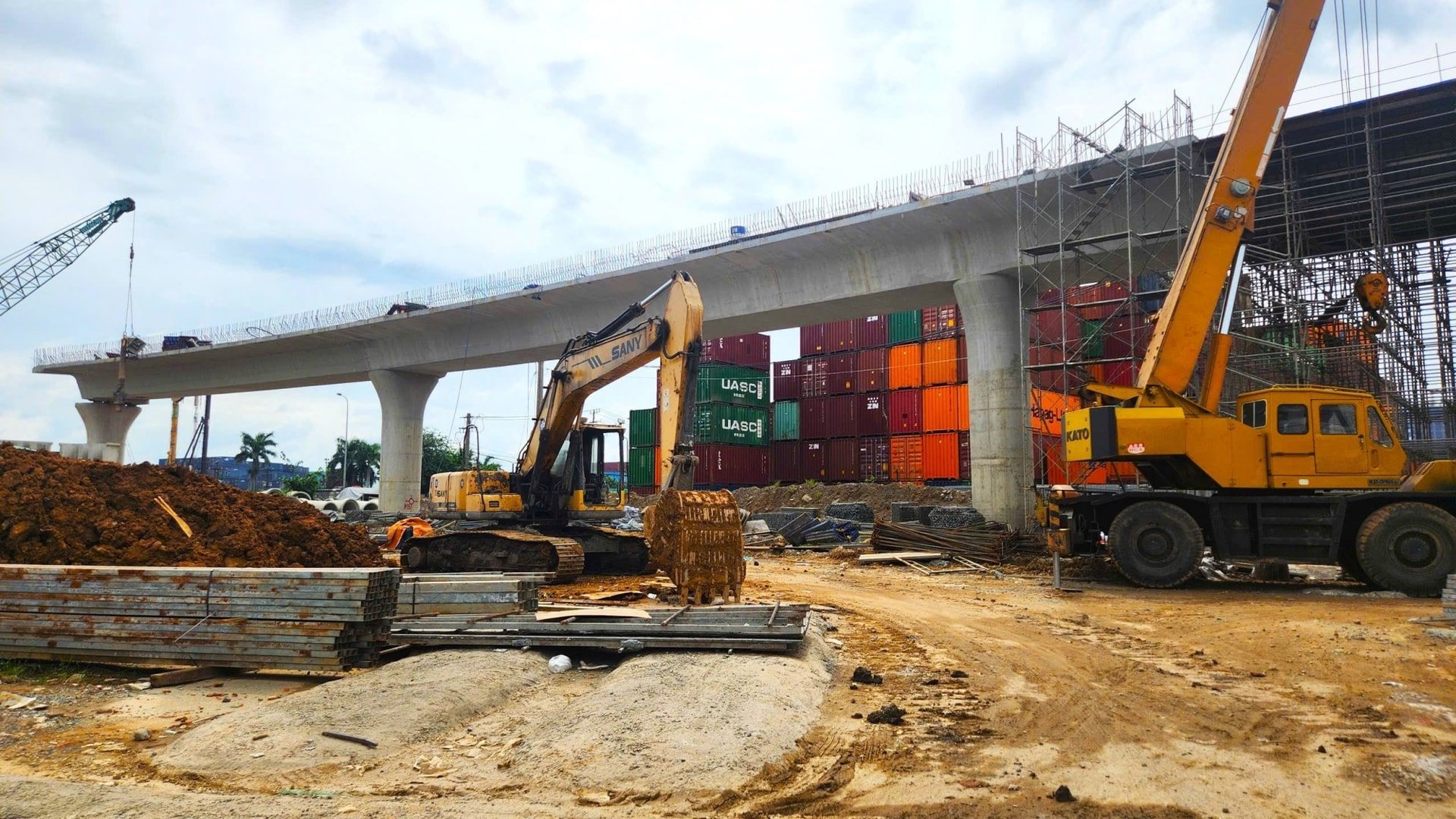 Η διασταύρωση Tan Van έχει σχεδιαστεί με 3 ορόφους και 5 κλάδους γέφυρας με συνολική επένδυση περίπου 2.000 δισεκατομμυρίων VND.