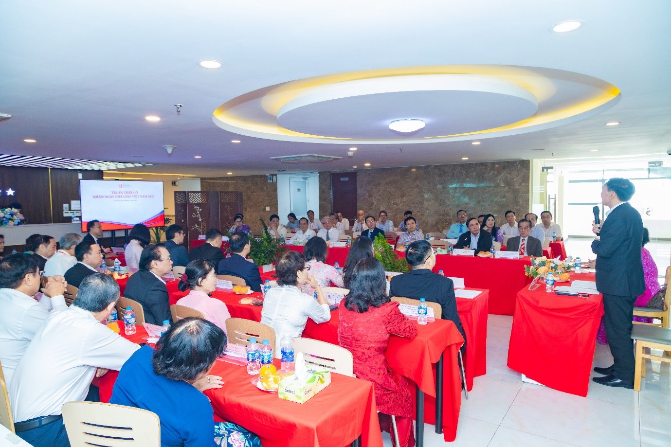 Bàn về vai trò người thầy thời AI và chuẩn hóa mô hình Viện – Trường - Ảnh 1.