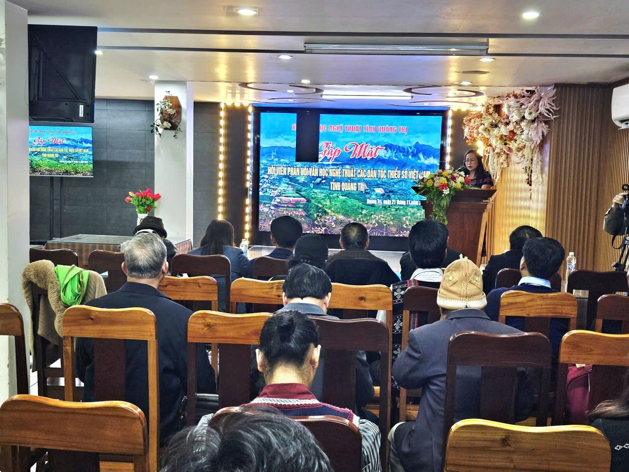 Panorama întâlnirii membrilor Asociației de Literatură și Arte a Minorităților Etnice din provincia Quang Tri - Foto: TH