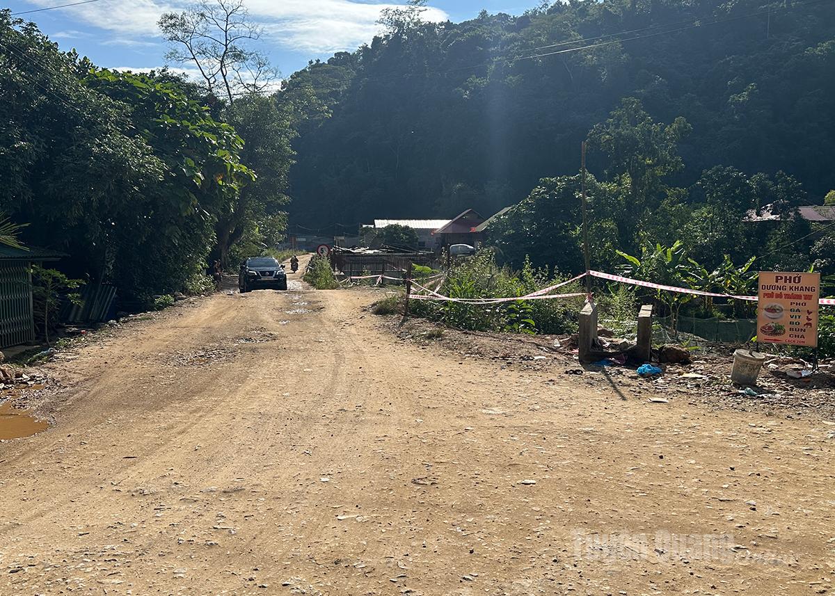 DT.176B útvonal Minh Son község központjában keresztül