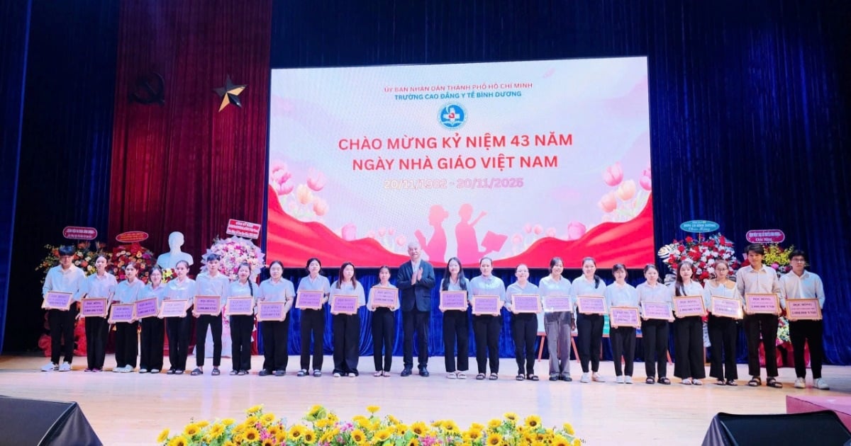 Rohto-Mentholatum (Việt Nam) trao học bổng tiếp sức thế hệ dược sĩ tương lai