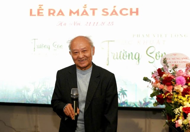 Nhà văn Phạm Việt Long ra mắt tập truyện ngắn 'Góc khuất Trường Sơn'- Ảnh 1.