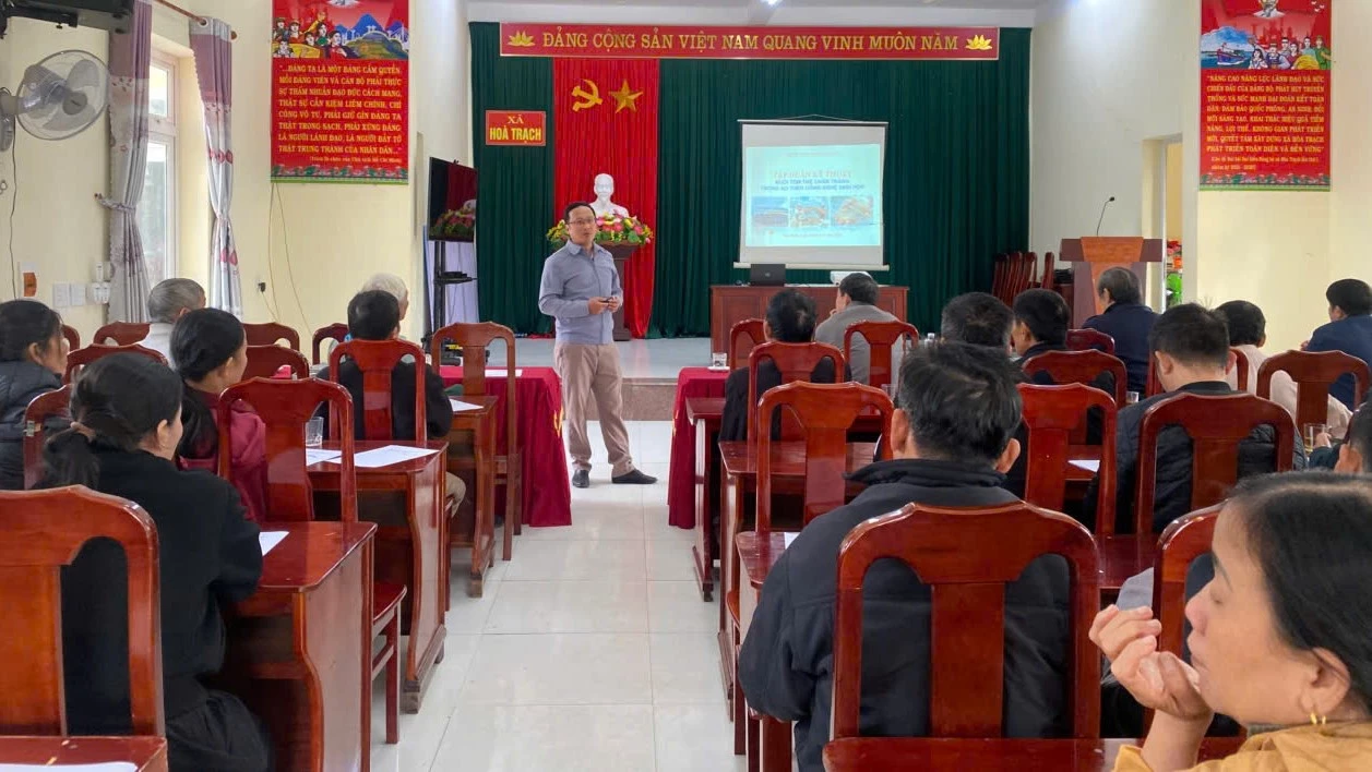 Ứng dụng công nghệ sinh học trong nuôi tôm