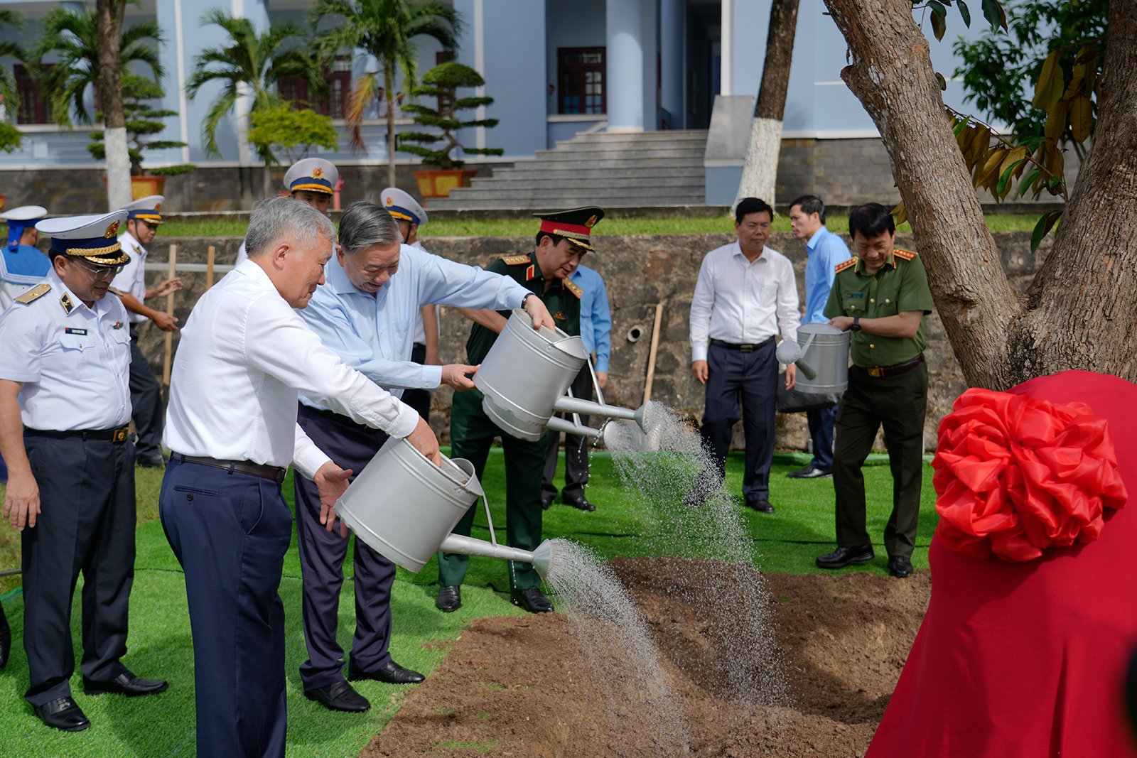 ທ່ານເລຂາທິການໃຫຍ່ To Lam: ເຊື່ອໝັ້ນວ່າ ອານຢາງ ຈະຢືນຢັນທີ່ຕັ້ງຂອງຕົນແມ່ນກຳລັງພັດທະນາຢ່າງຂະຫຍັນຂັນເຄື່ອນຂອງພາກພື້ນ