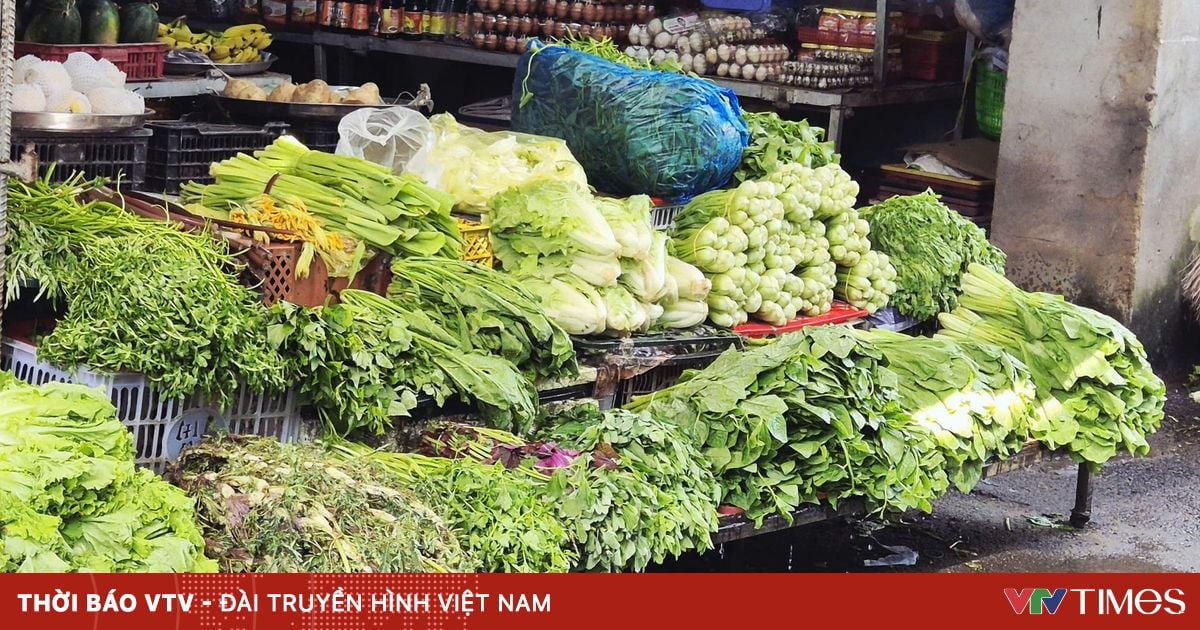 Mưa lũ khiến lượng rau củ về TP Hồ Chí Minh giảm nhẹ nhưng giá biến động mạnh