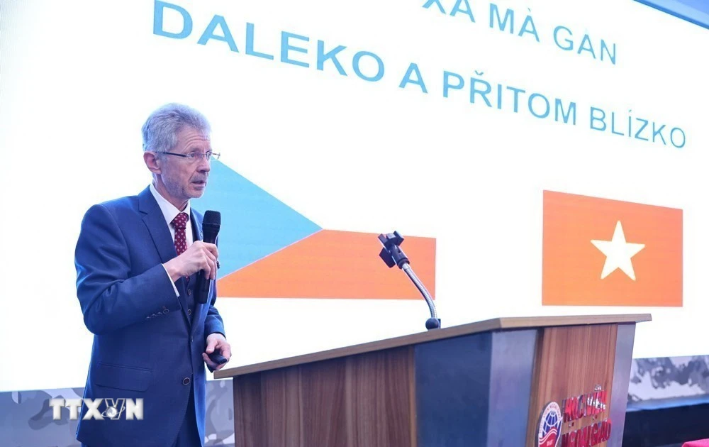 Chủ tịch Thượng viện Quốc hội CH Séc giao lưu với sinh viên Học viện Ngoại giao